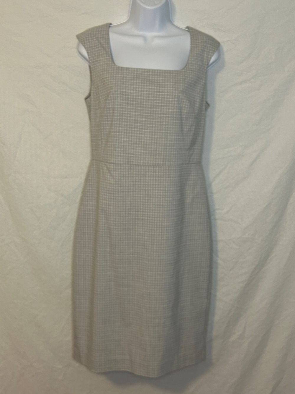 NWOT Ann Taylor Light Gray Plaid Sleeveless Tailored Shift Dress, Size 4